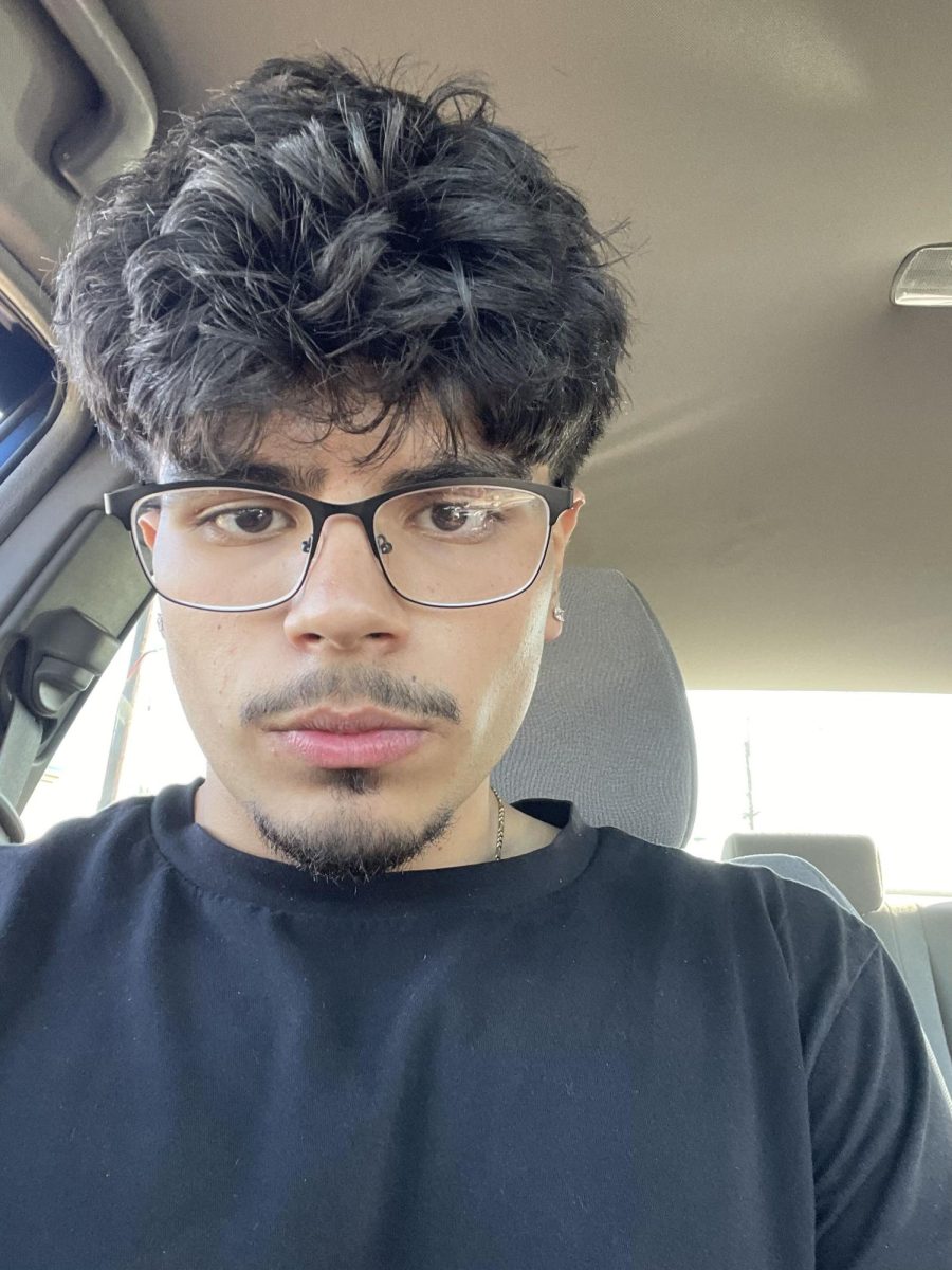 Picture of graduating senior, Jeffrey Martinez